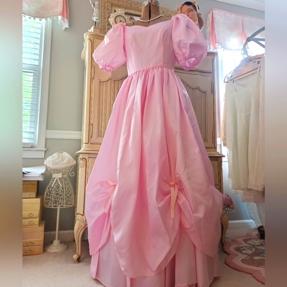 AMAZING BARBIE PINK TAFFETA SOUTHERN BELLE BEAUTY!